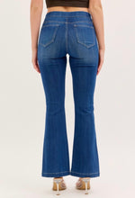 Load image into Gallery viewer, Cello Petite Flare Jeans